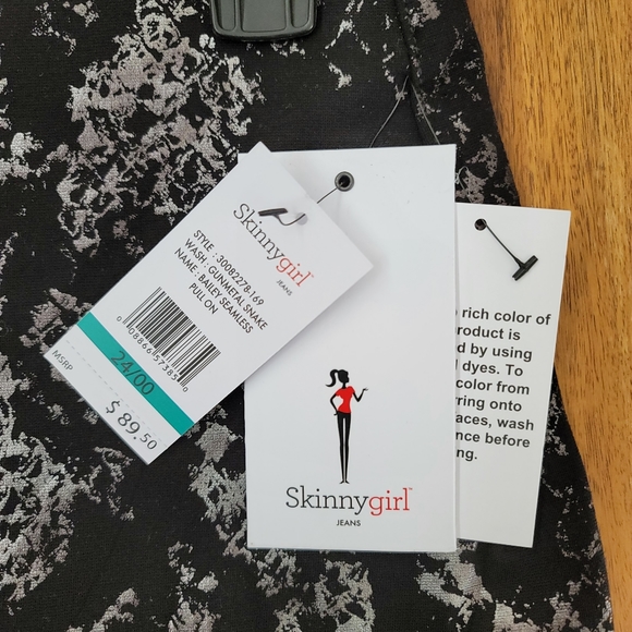 Skinny Girl Bailey Seamless Pull-On Legging in Gunmetal Snakeskin - Picture 4 of 9